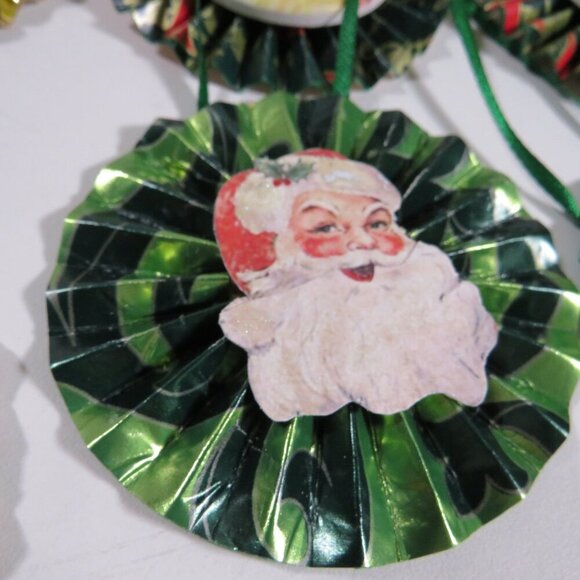 Victorian Christmas 3-D Rosettes large (20) collection - Picture 10 of 16